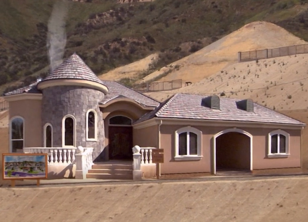 Bluth-model-home-Arrested-Development.jp